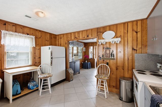 421 Bluff Point Ln, Waverly, TN 37185