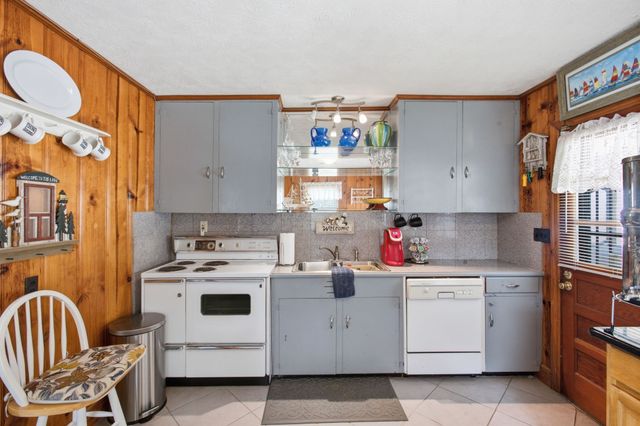 421 Bluff Point Ln, Waverly, TN 37185