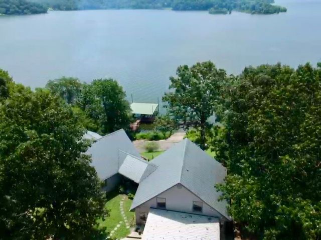 421 Bluff Point Ln, Waverly, TN 37185