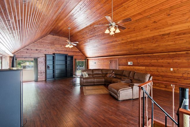 421 Bluff Point Ln, Waverly, TN 37185