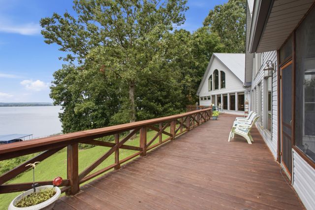 421 Bluff Point Ln, Waverly, TN 37185