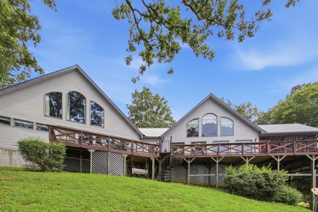 421 Bluff Point Ln, Waverly, TN 37185