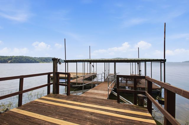 421 Bluff Point Ln, Waverly, TN 37185