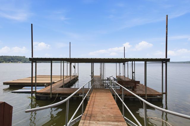 421 Bluff Point Ln, Waverly, TN 37185