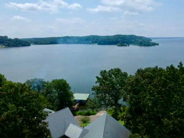 421 Bluff Point Ln, Waverly, TN 37185