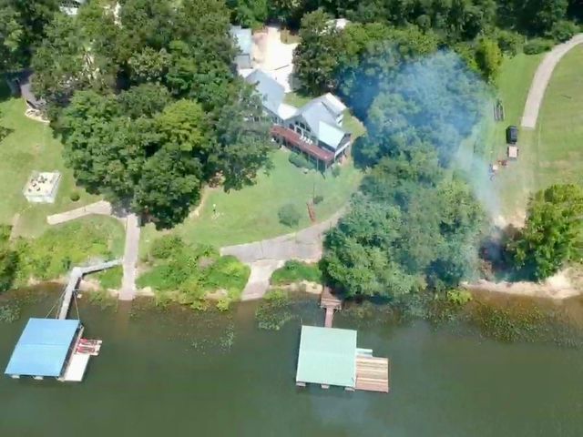 421 Bluff Point Ln, Waverly, TN 37185