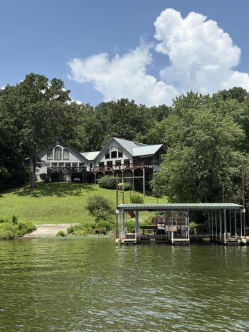 421 Bluff Point Ln, Waverly, TN 37185