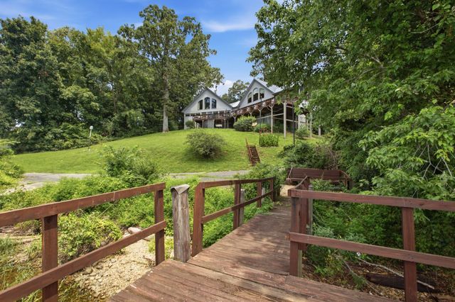 421 Bluff Point Ln, Waverly, TN 37185