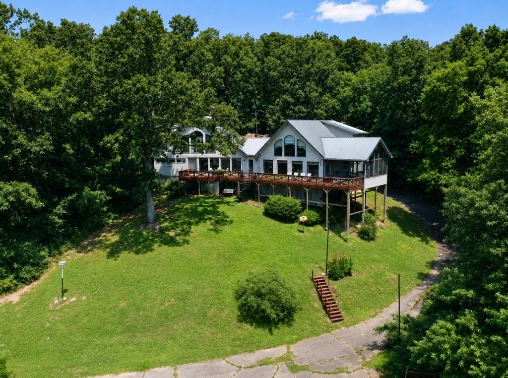 421 Bluff Point Ln, Waverly, TN 37185