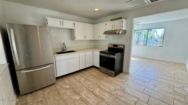 3010 W NORTHERN Avenue, Phoenix, AZ 85051