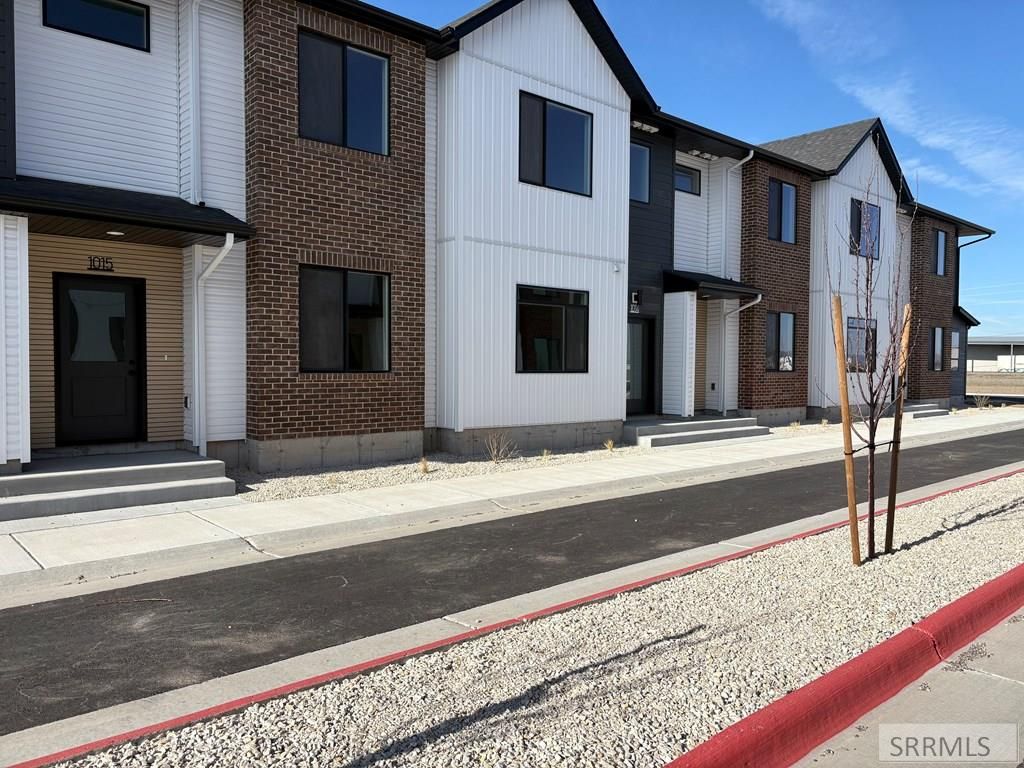 Image 3 of property listing at 455 S Blue Spruce Avenue # 114, Sugar City, ID 83448
