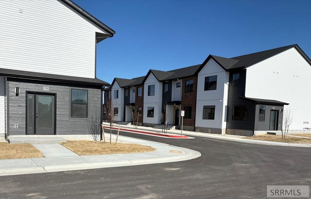 Image 4 of property listing at 455 S Blue Spruce Avenue # 114, Sugar City, ID 83448