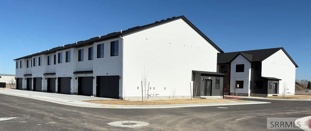 Image 5 of property listing at 455 S Blue Spruce Avenue # 114, Sugar City, ID 83448