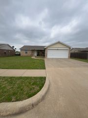 213 Bobbie Ann Court, Granbury, TX 76049