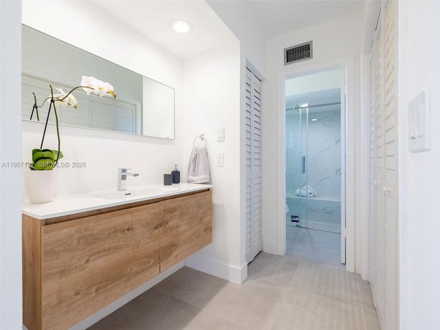 10988 Lake Front Pl, Boca Raton, FL 33498