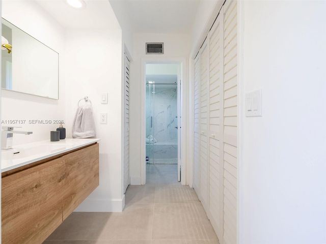 10988 Lake Front Pl, Boca Raton, FL 33498