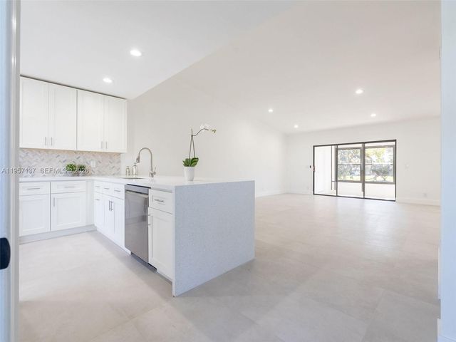 10988 Lake Front Pl, Boca Raton, FL 33498