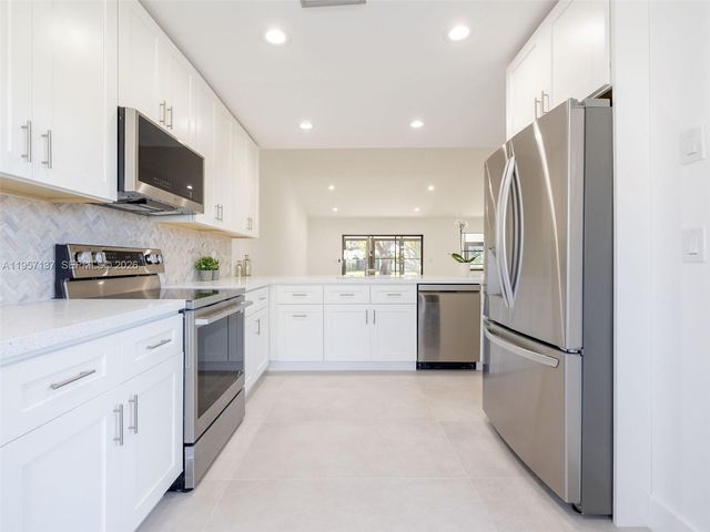 10988 Lake Front Pl, Boca Raton, FL 33498