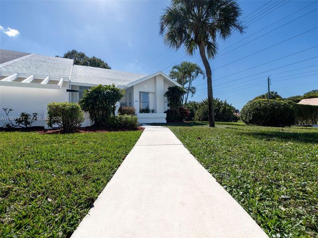 10988 Lake Front Pl, Boca Raton, FL 33498