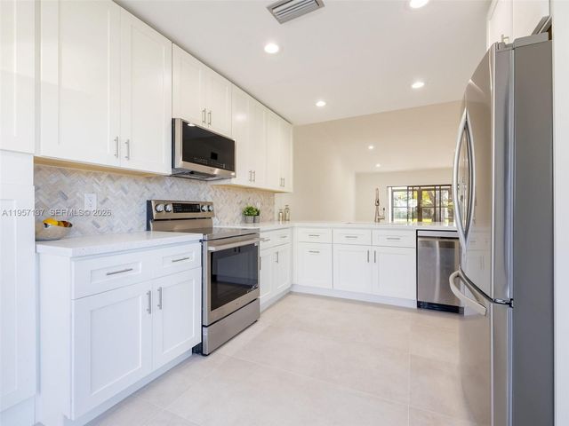 10988 Lake Front Pl, Boca Raton, FL 33498