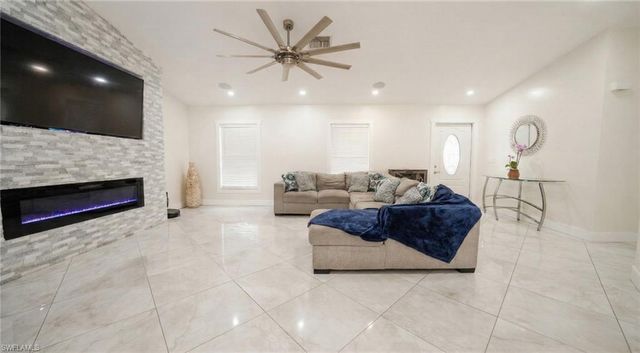 328 SW 19th TER, Cape Coral, FL 33991