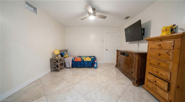 328 SW 19th TER, Cape Coral, FL 33991