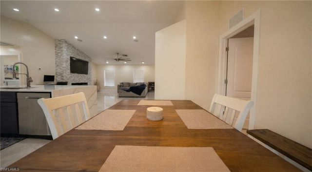 328 SW 19th TER, Cape Coral, FL 33991