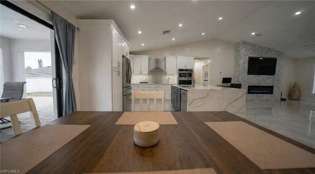 328 SW 19th TER, Cape Coral, FL 33991