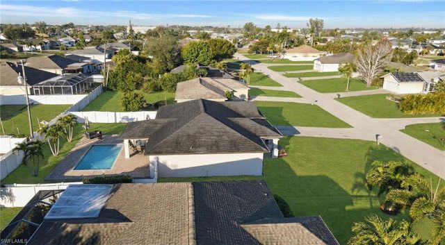 328 SW 19th TER, Cape Coral, FL 33991