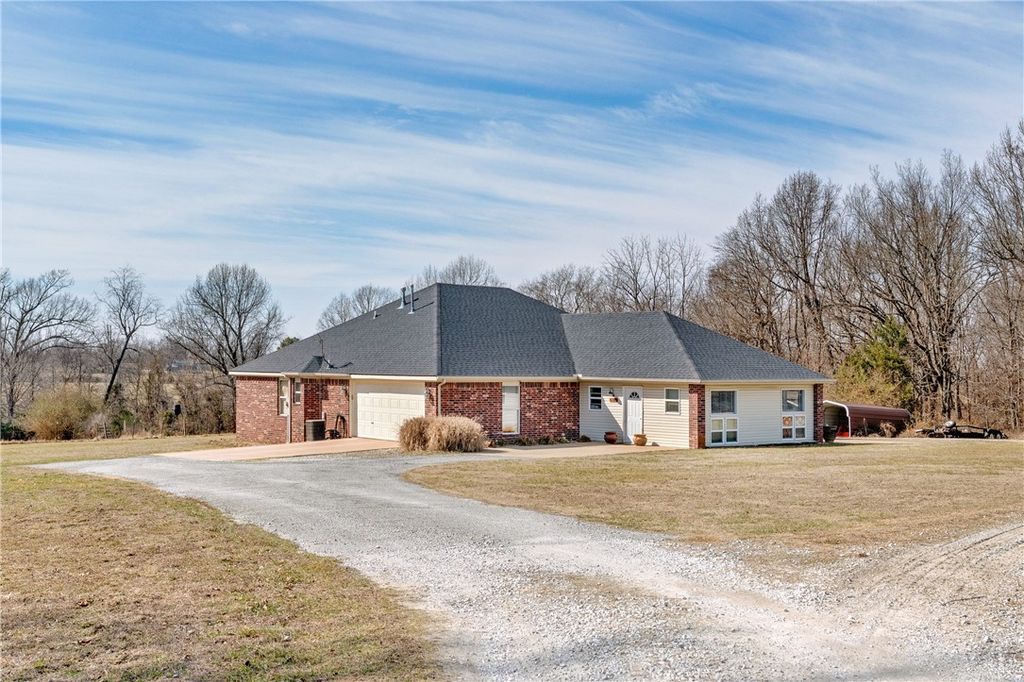 5786 Ervin McGarrah Road, Lowell, AR 72745