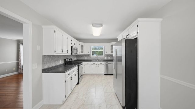 8450 Bay Run Drive, Hixson, TN 37343