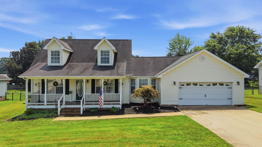 8450 Bay Run Drive, Hixson, TN 37343