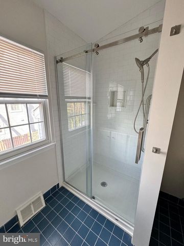 692 DANBURY CT, Newtown, PA 18940