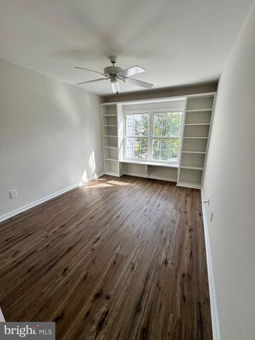 692 DANBURY CT, Newtown, PA 18940