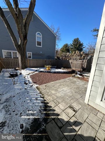 692 DANBURY CT, Newtown, PA 18940