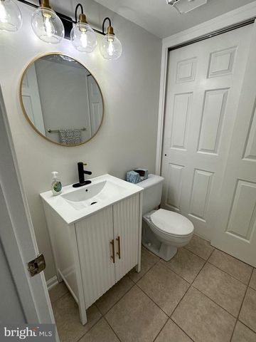 692 DANBURY CT, Newtown, PA 18940