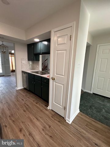 692 DANBURY CT, Newtown, PA 18940