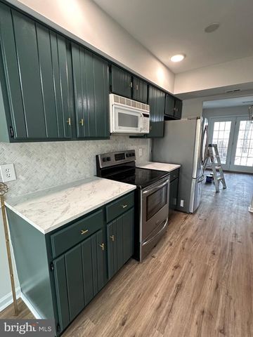 692 DANBURY CT, Newtown, PA 18940