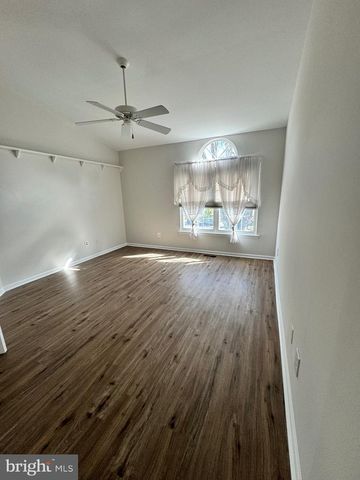 692 DANBURY CT, Newtown, PA 18940