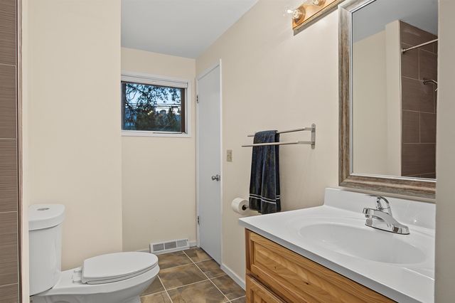 8223 N HOWARD St, Spokane, WA 99208