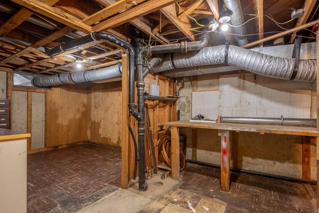 8223 N HOWARD St, Spokane, WA 99208