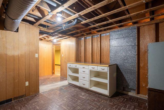 8223 N HOWARD St, Spokane, WA 99208