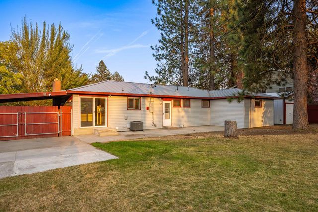 8223 N HOWARD St, Spokane, WA 99208