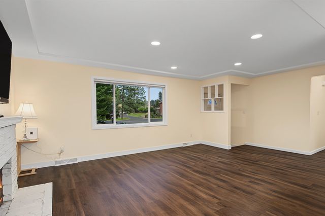 8223 N HOWARD St, Spokane, WA 99208