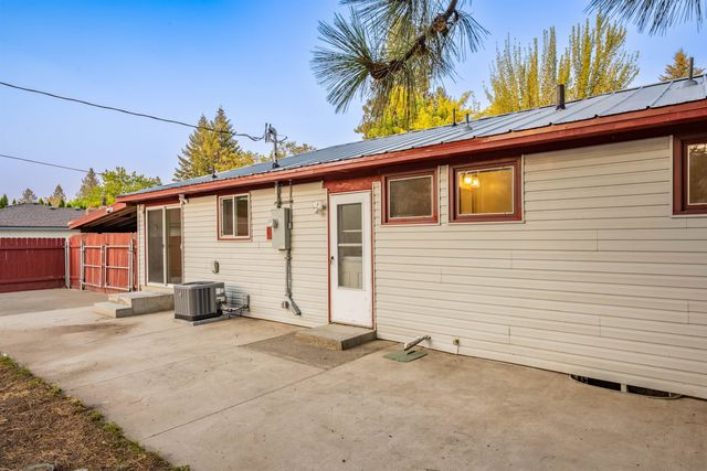 8223 N HOWARD St, Spokane, WA 99208