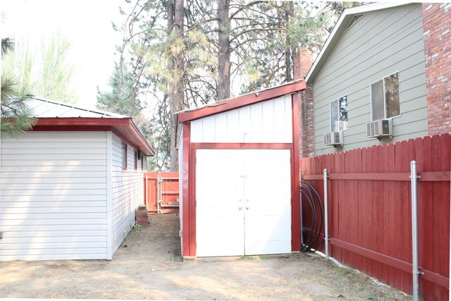 8223 N HOWARD St, Spokane, WA 99208
