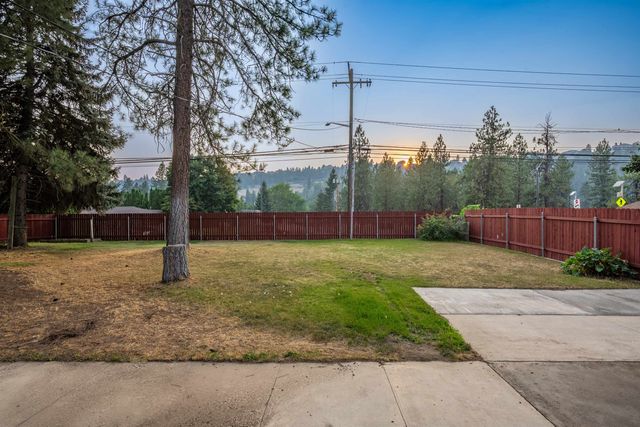 8223 N HOWARD St, Spokane, WA 99208