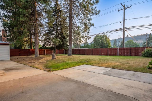 8223 N HOWARD St, Spokane, WA 99208