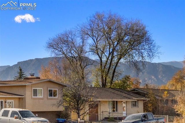 102 Landoe Lane, Colorado Springs, CO 80911