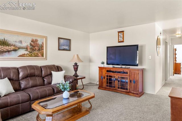 102 Landoe Lane, Colorado Springs, CO 80911